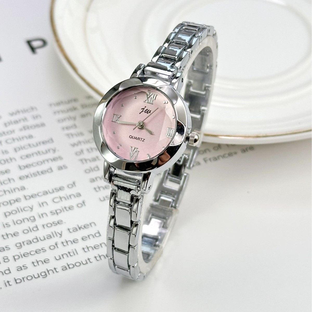 Luxury Watch Safe - ساعة كوارتز نسائية بسيطة ومدمجة، سوار