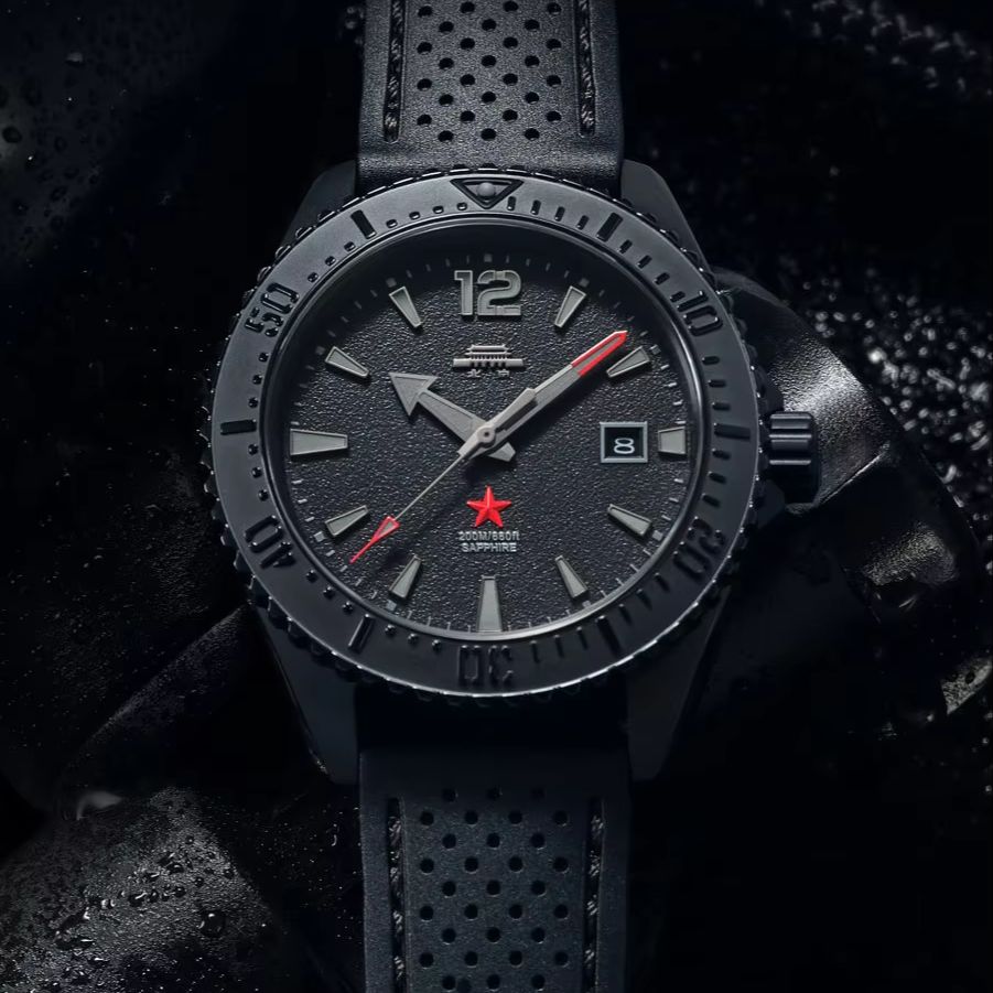 ساعة بكين داكنة اللون للغواصين - مراجعة Luxury Watch China وسعره