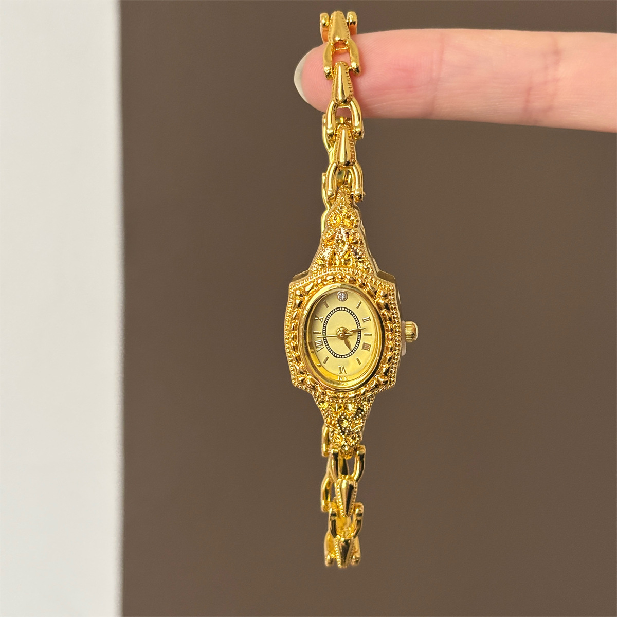 ساعة يد نسائية فاخرة بتصميم عت - مراجعة Luxury Watch Grade وسعره