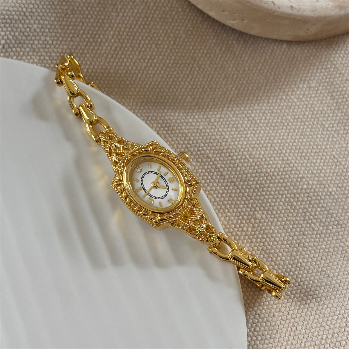 ساعة يد نسائية فاخرة بتصميم عت - مراجعة Luxury Watch Grade وسعره