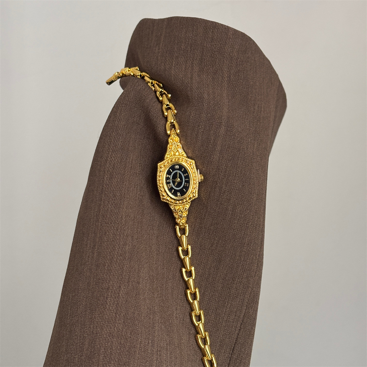 ساعة يد نسائية فاخرة بتصميم عت - مراجعة Luxury Watch Grade وسعره