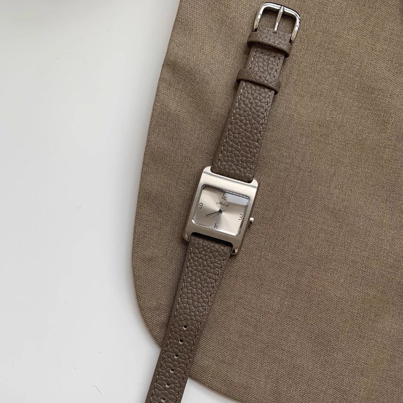 ساعة كوارتز عصرية بسيطة ذات جو - مراجعة Luxury Watch Grade وسعره