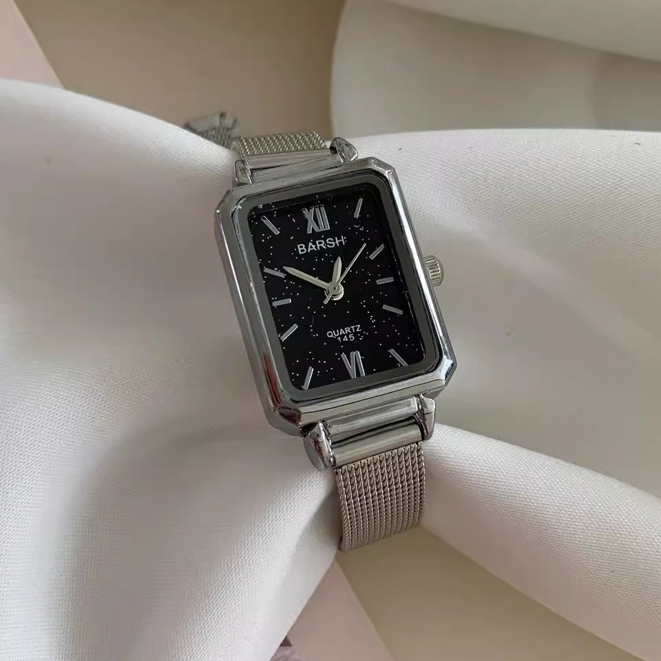 ساعة أنيقة للسيدات مربعة خضراء - مراجعة Luxury Watch Grade وسعره